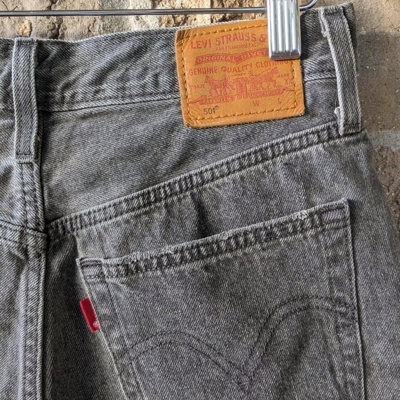 Levi's Premium Faded Black High Rise 501 Jean Cutoffs Shorts Size 25 Button Fly - Picture 5 of 13